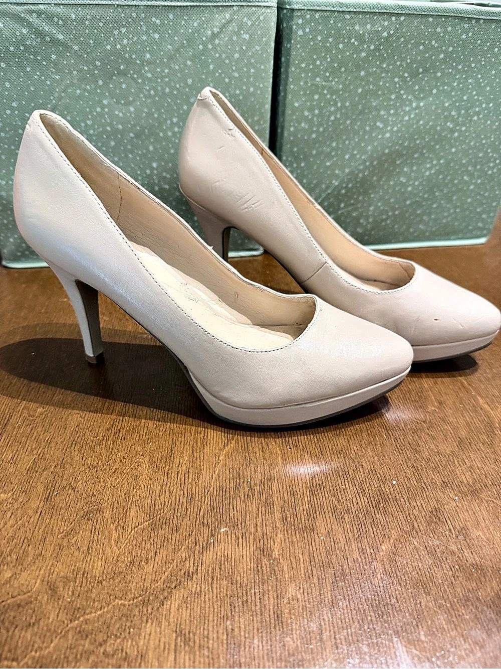 Nine West Pointed Toe Pumps in Cream